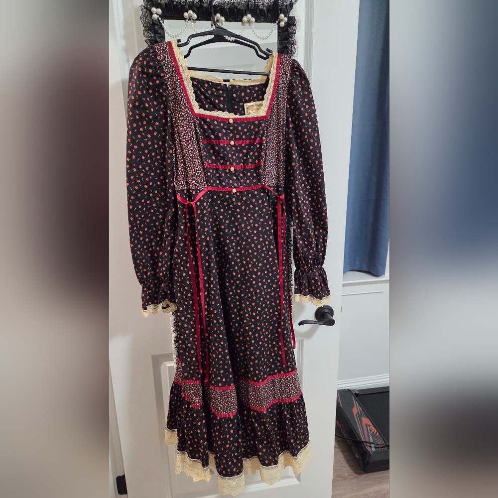 RARE Gunne Sax Black and Red Size 11 Dress